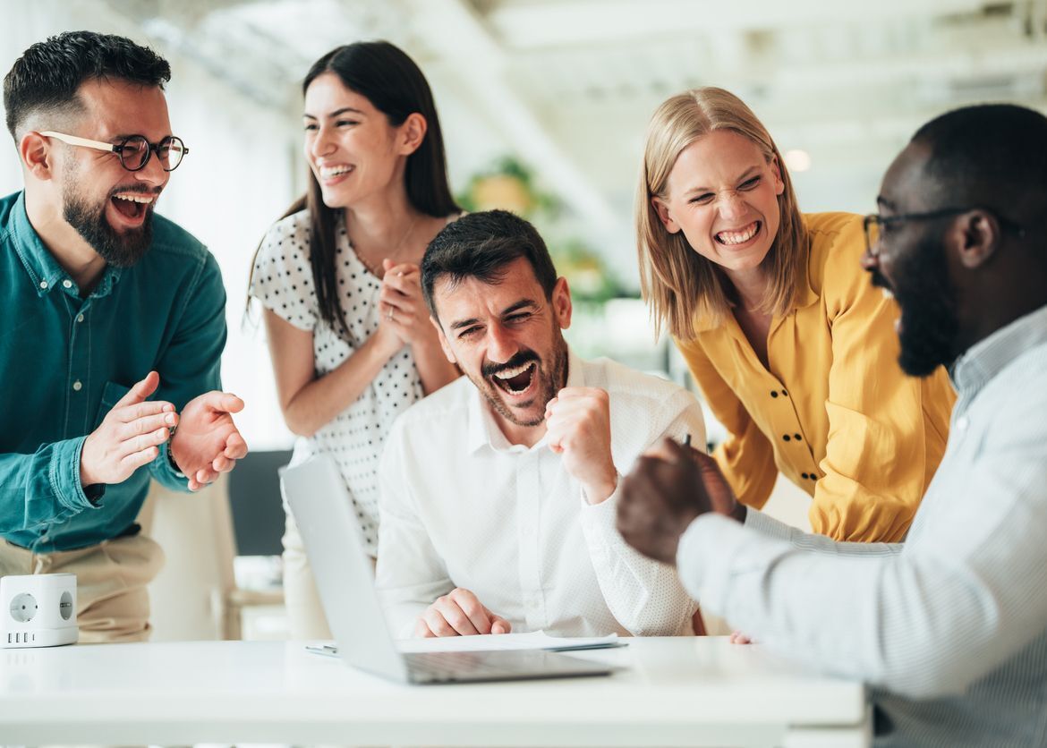 Employee Recognition Before Year-End: Why Timing Matters