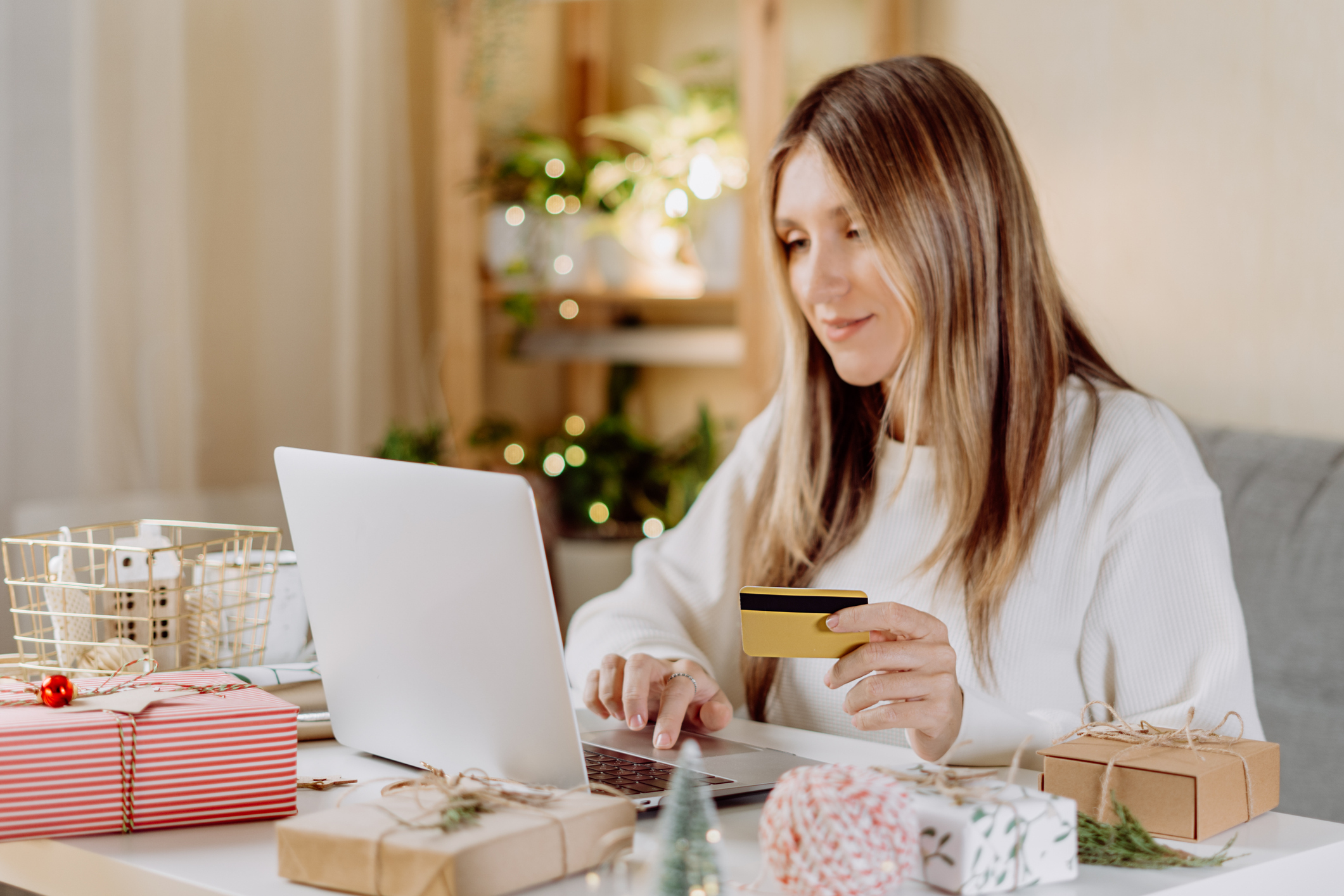 Unwrapping Holiday Appreciation: Gift Cards Are the Smartest Way to Reward Employees